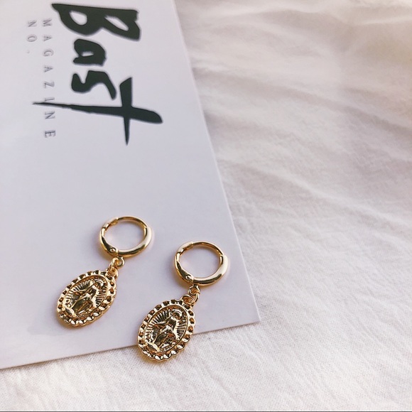 Retro Gold Virgin Mary Drop Earrings - Picture 6 of 6